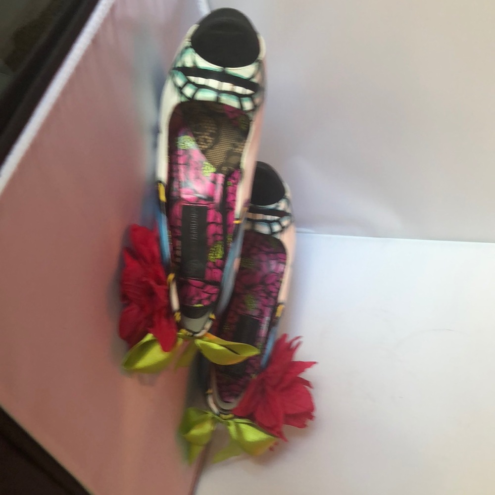 Designer Shoes - Picture 3 of 5